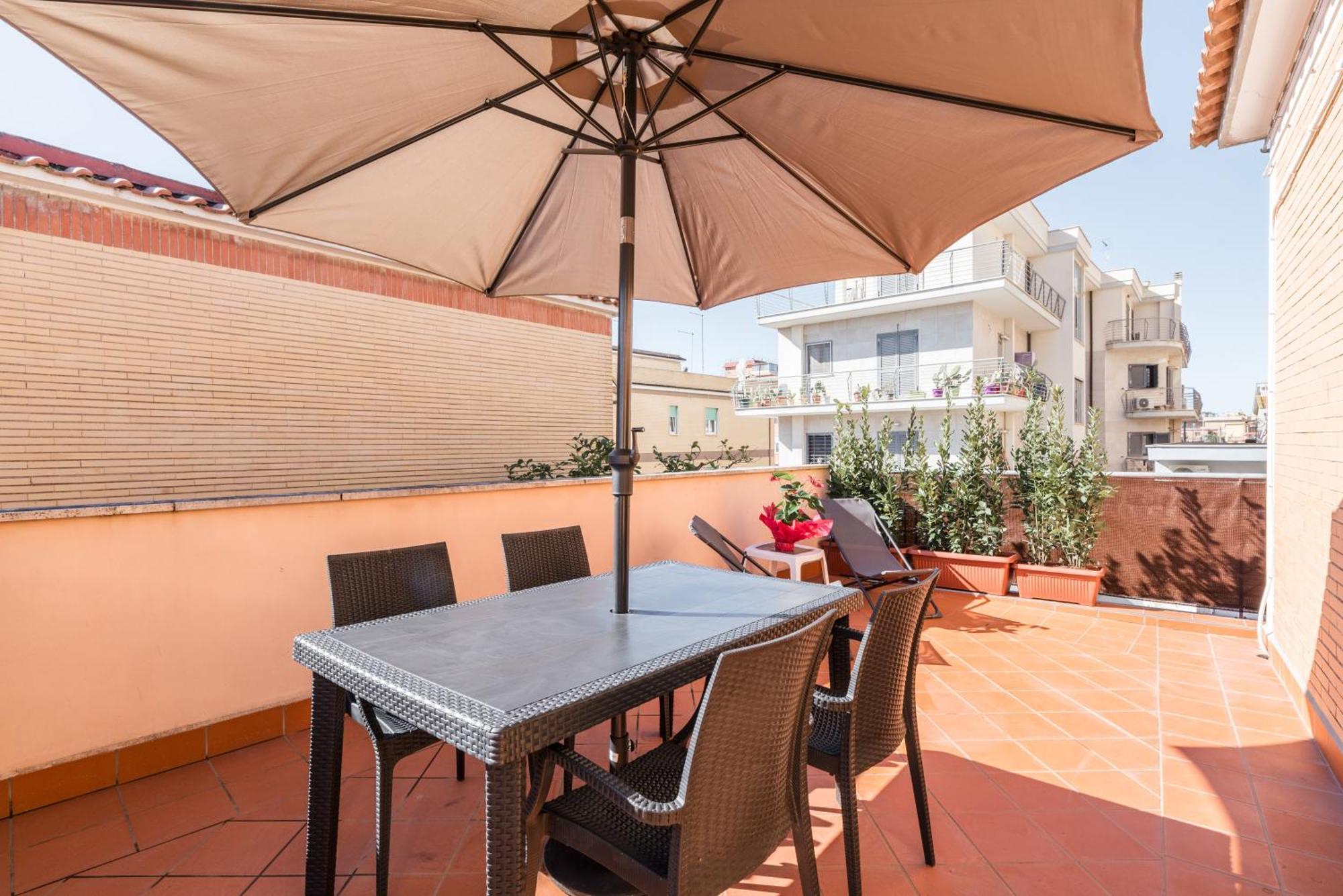 360 Guesthouse - Apartment With Terrace Фьюмичино Экстерьер фото